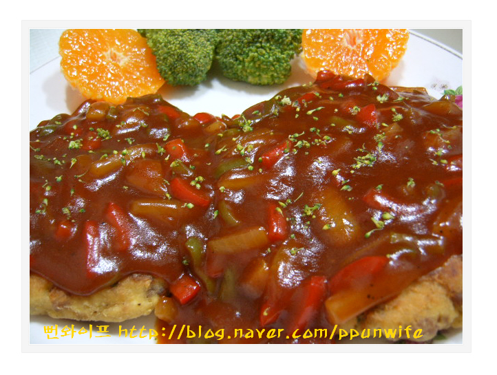 お肉を加えて食べごたえを出した豆腐ハンバーグの完成写真