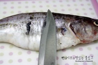 Trim the cod fins — step photo
