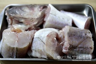 Scale the fish — step photo