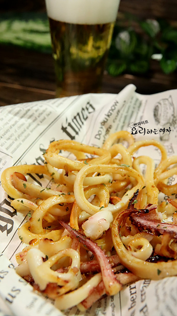ノンフライヤーで香ばしいイカのバター焼き、ビールのおつまみにぴったり!の完成写真