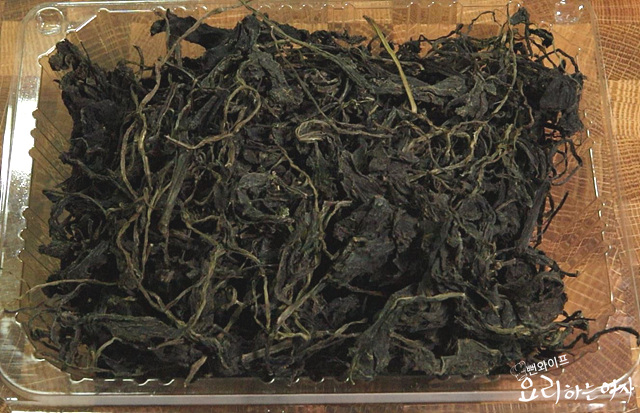 Soak dried gondre — step photo 1
