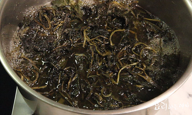 Boil dried gondre — step photo 1