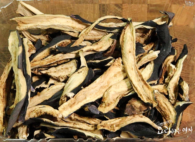 Soak dried eggplant — step photo 1