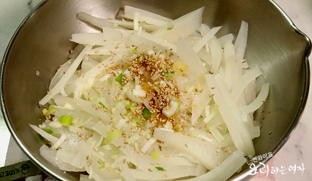 Season radish namul — step photo 2