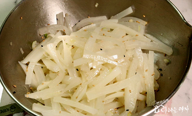 Season radish namul — step photo 3