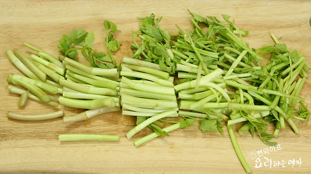 Make the sauce and slice the vegetables — step photo 1