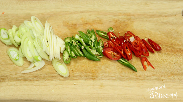 Make the sauce and slice the vegetables — step photo 2