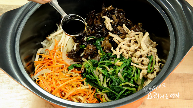 Season the japchae — step photo 1