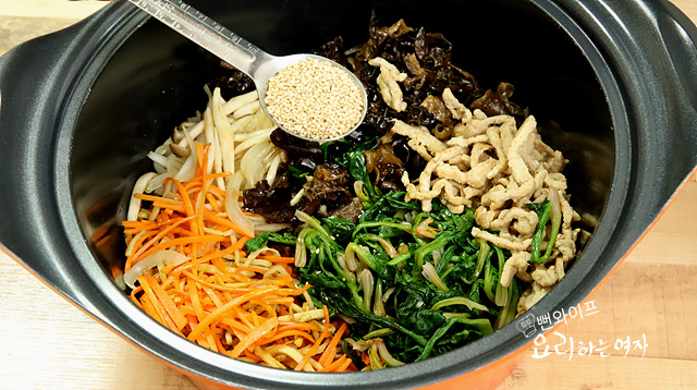 Season the japchae — step photo 3
