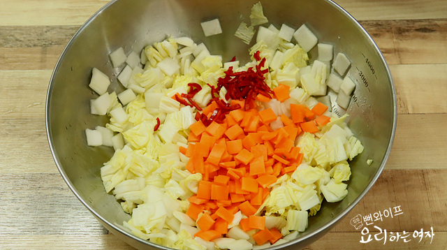 Combine vegetables and broth — step photo 1