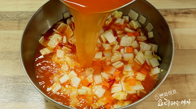 Combine vegetables and broth — step photo 3