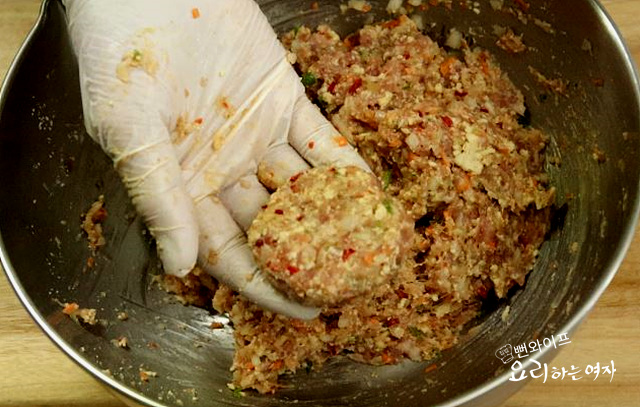Shape and pan-fry — step photo 1