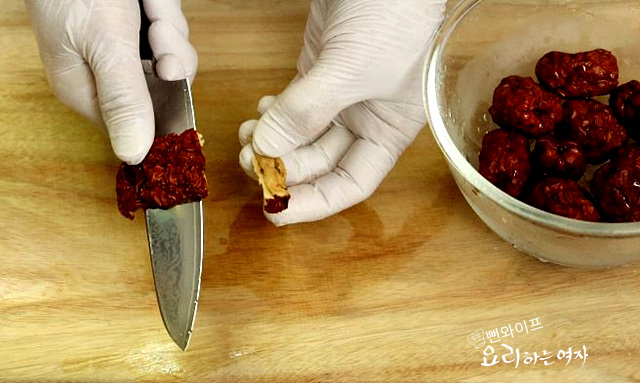 Prepare the dried jujubes — step photo 2