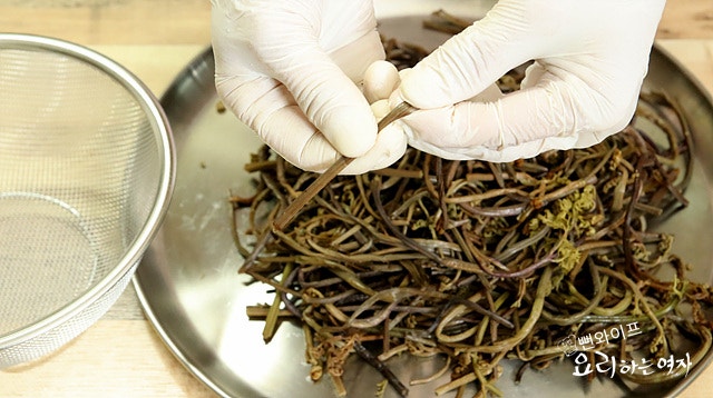 Sautéed bracken fern namul — step photo 1