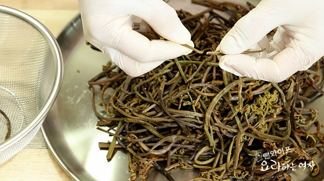 Sautéed bracken fern namul — step photo 2