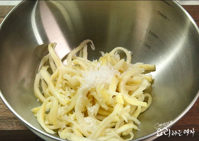 Sautéed bellflower root namul — step photo 1