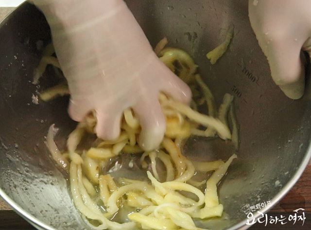 Sautéed bellflower root namul — step photo 2