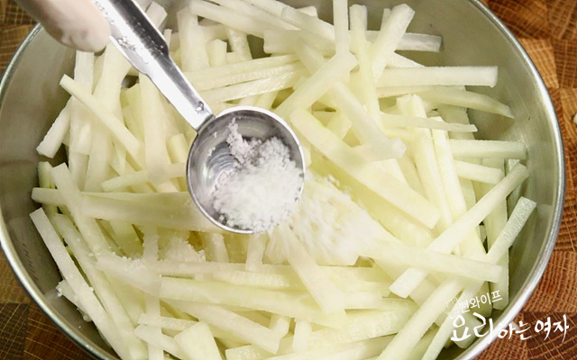 Sautéed radish namul — step photo 2