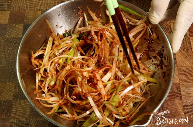 Make the seasoned shredded green onions — step photo 3
