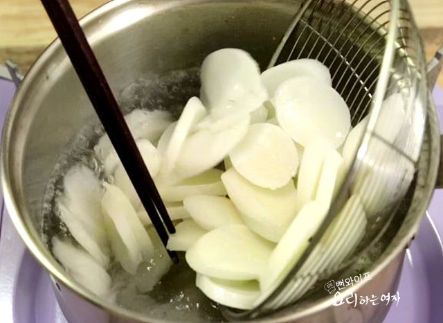 Cook the rice cake soup — step photo 1