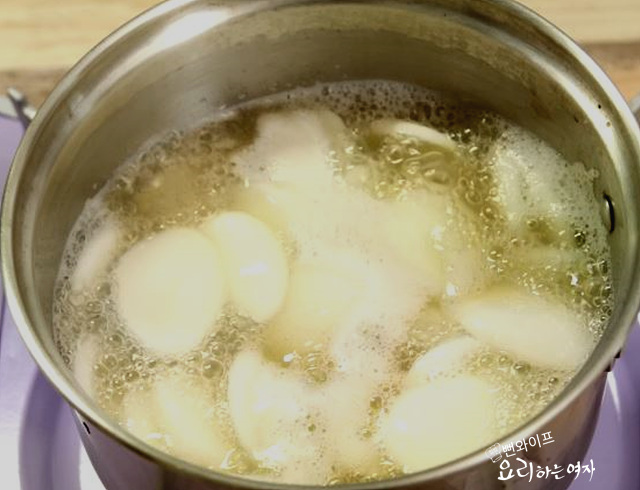 Cook the rice cake soup — step photo 2