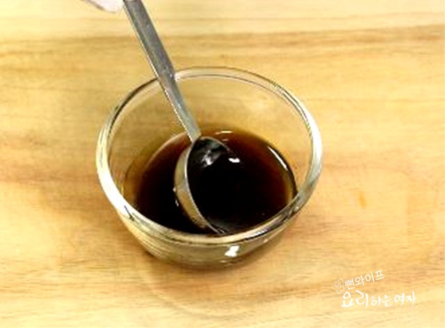 Make the oil base and sauce — step photo 1