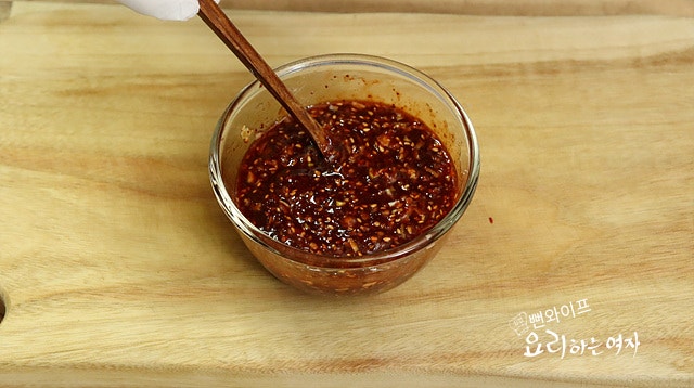 Make the oil base and sauce — step photo 2