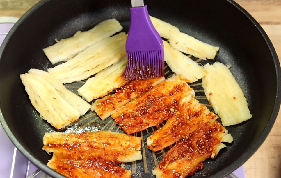 Apply sauce and grill — step photo 1