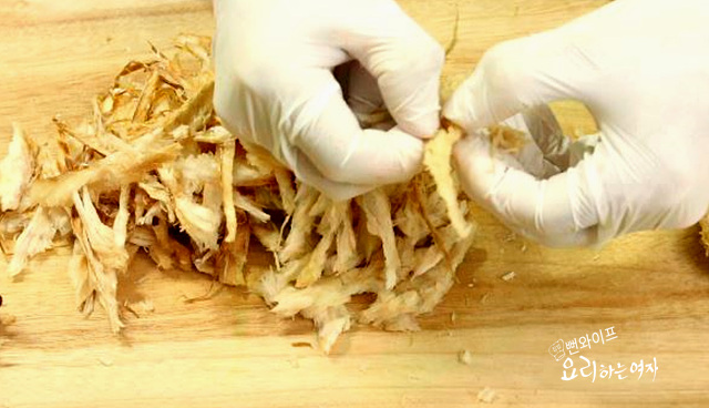Prepare the dried pollock — step photo 1