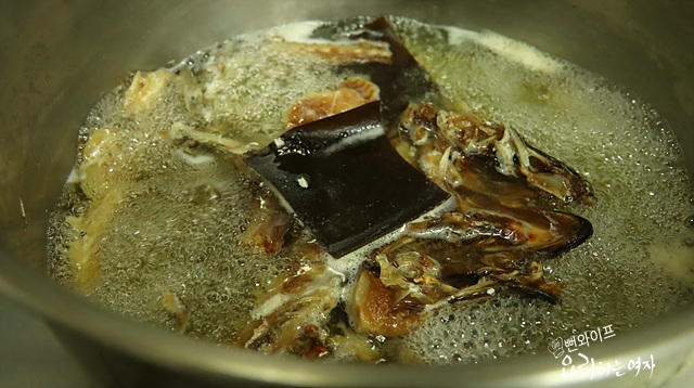 Make broth and slice ingredients — step photo 1