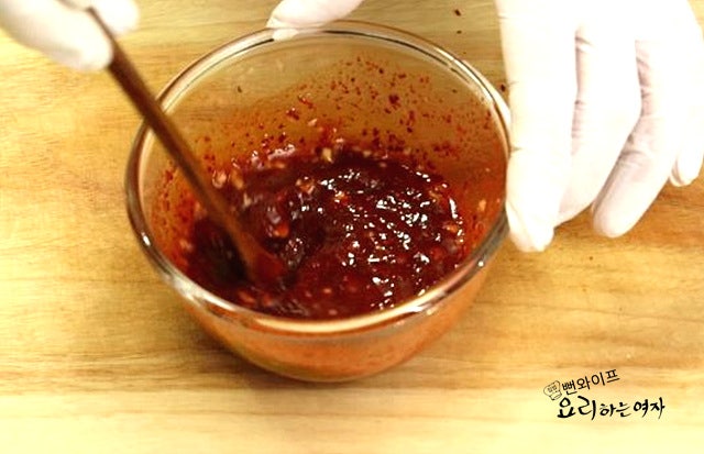 Prepare the ingredients and make the dressing — step photo 2