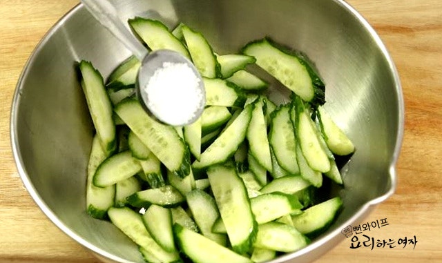 Salt the cucumber — step photo 3