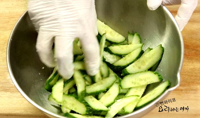 Salt the cucumber — step photo 1