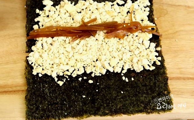 Roll the kimbap — step photo 1