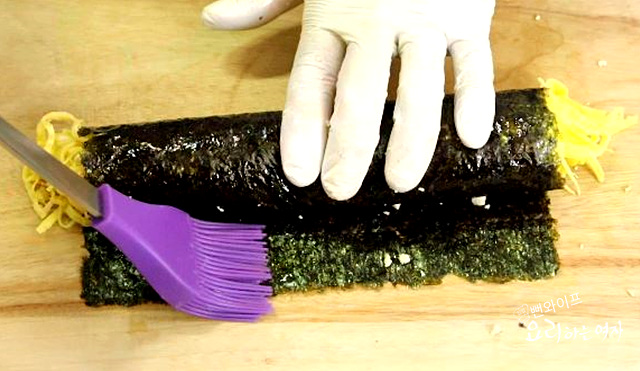 Roll the kimbap — step photo 2