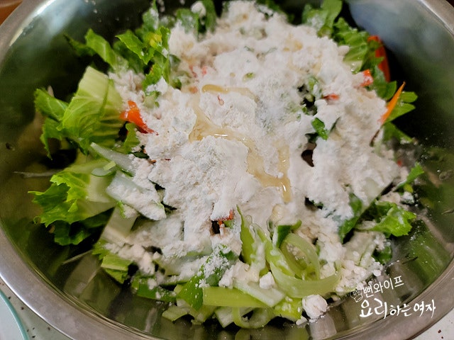 Pan-fry the bomdong jeon — step photo 2