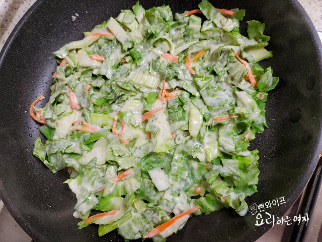 Pan-fry the bomdong jeon — step photo 2