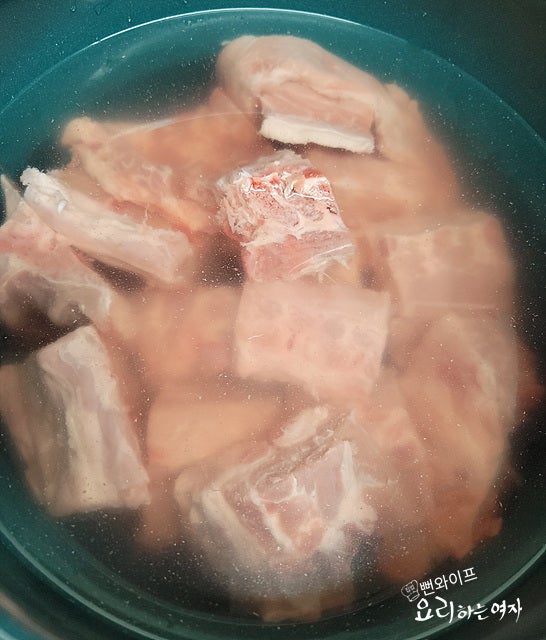 Parboil the meat — step photo 1