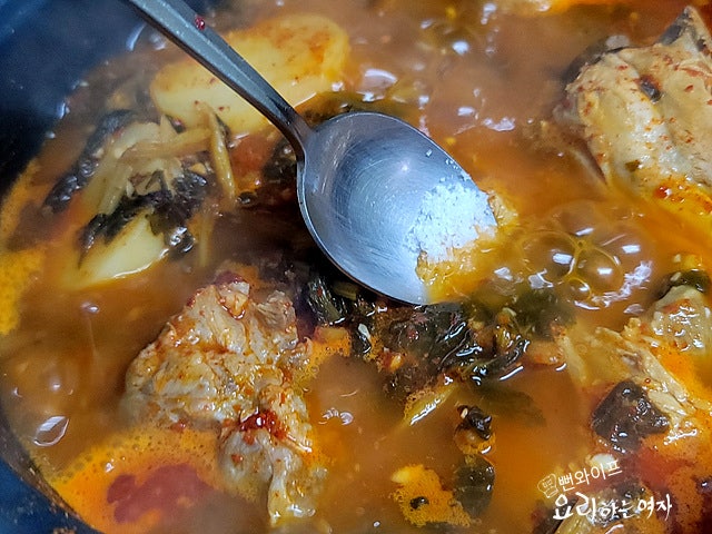 Simmer the Gamjatang — step photo 3