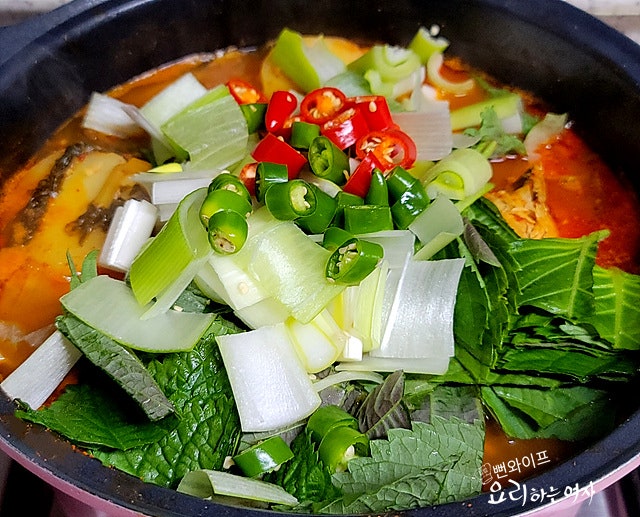Simmer the Gamjatang — step photo 1