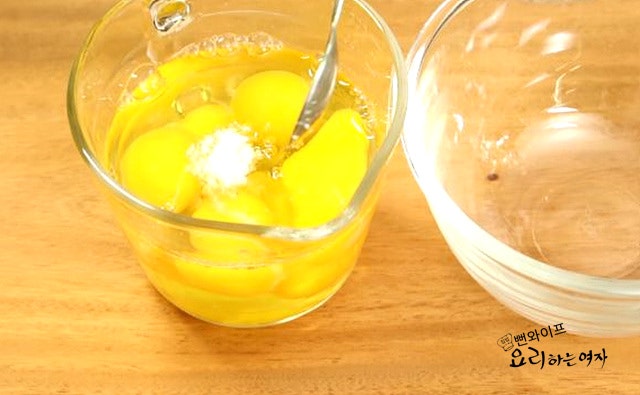 Make the egg mixture — step photo 1
