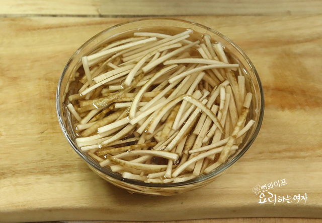 Prepare the burdock root — step photo 1