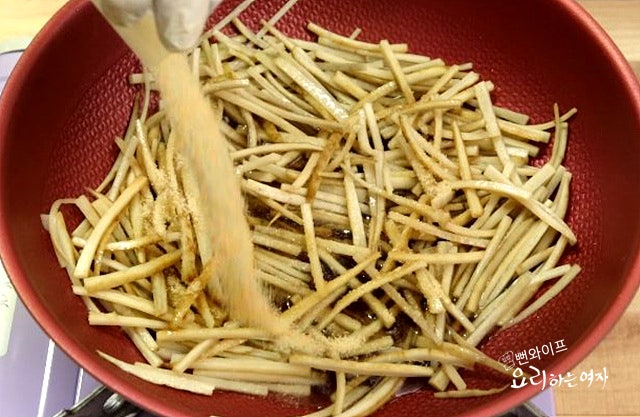 Stir-fry with seasonings — step photo 2