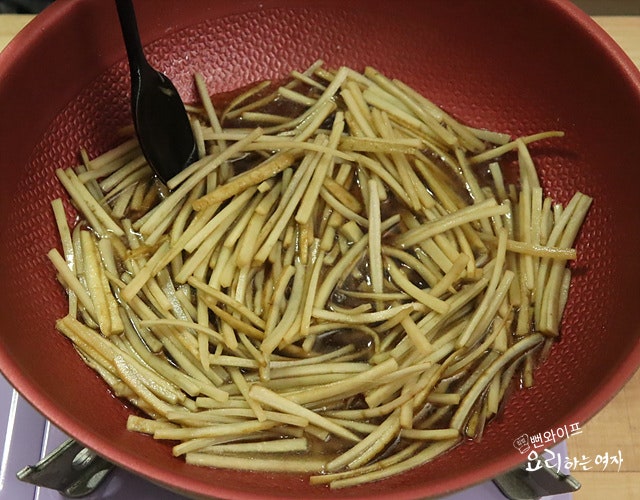 Stir-fry with seasonings — step photo 1