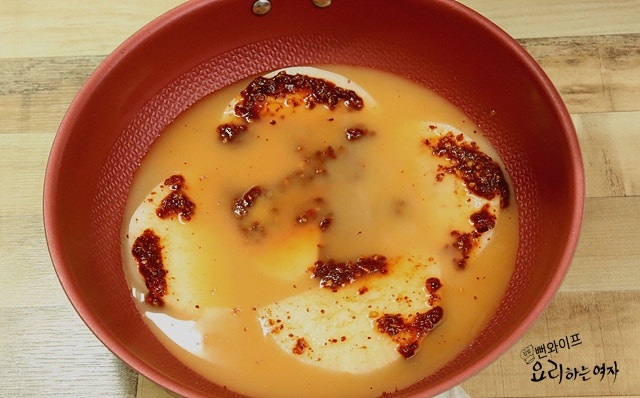 Pre-cook the radish in sauce — step photo 2