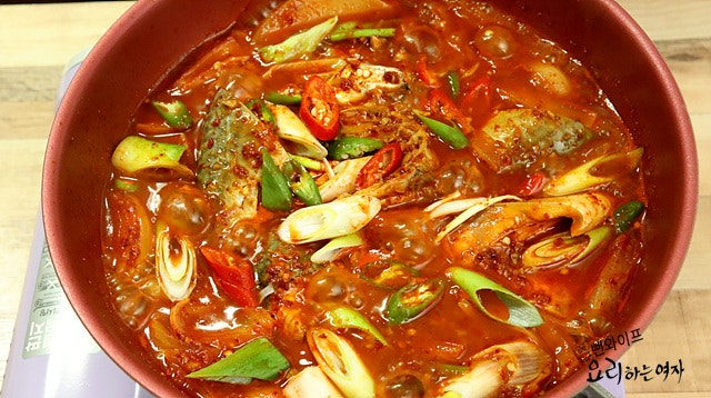 Braise the mackerel in sauce — step photo 3