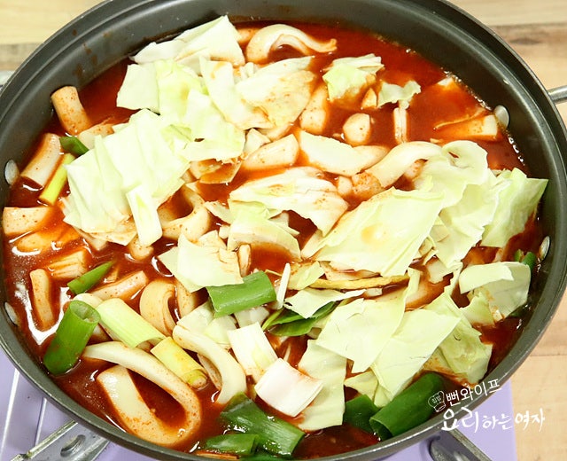 Cook the tteokbokki — step photo 1