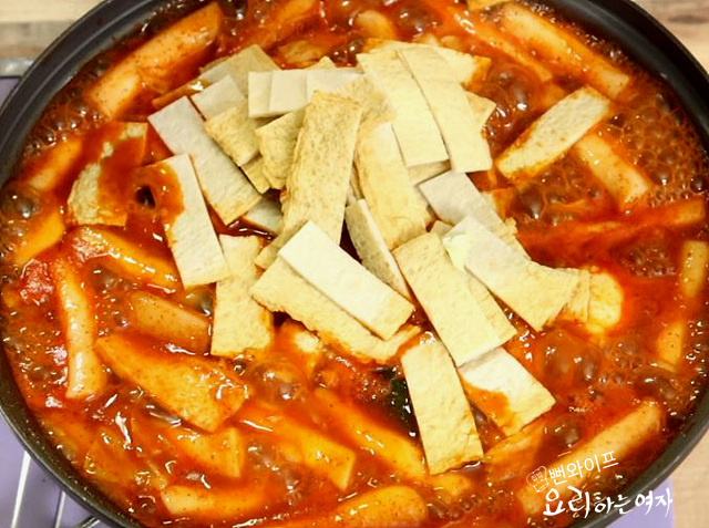 Cook the tteokbokki — step photo 3