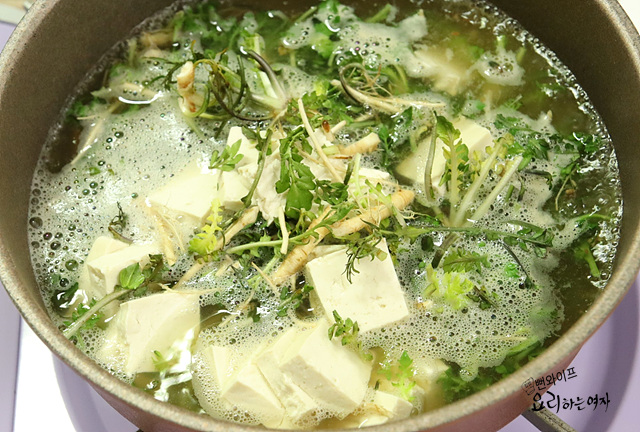 Boil the soup — step photo 1