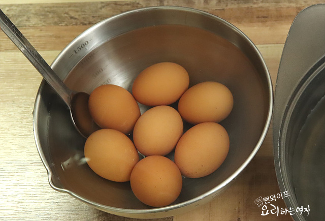 Boil the eggs — step photo 2